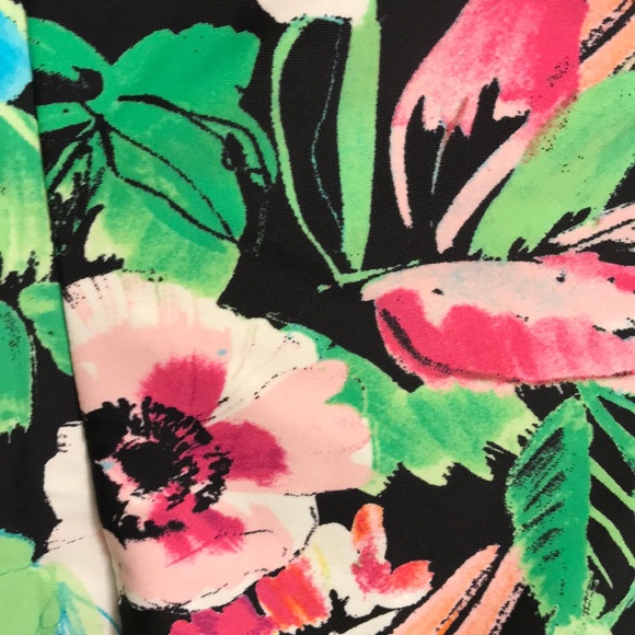 ⭐️EUC Catalina One-piece Waist-flattering Swimsuit - Picture 4 of 10